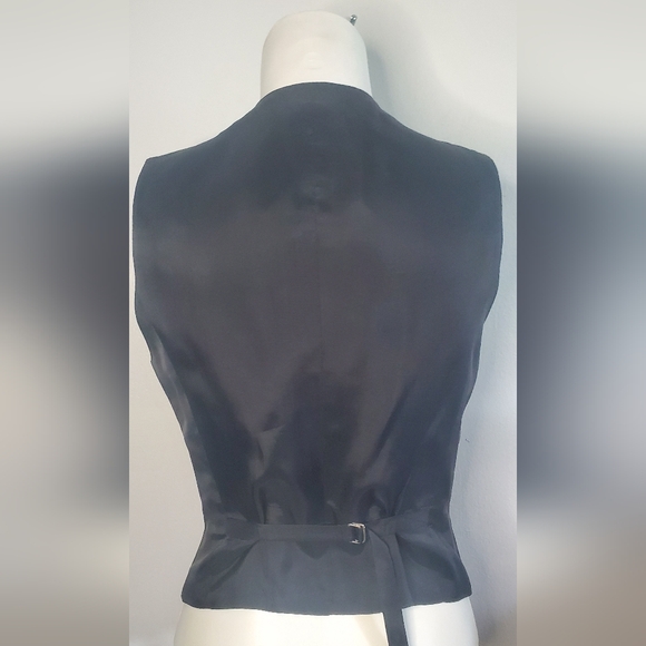 BCBG MAXAZRIA-size 6- embroidered vest in black -V-neck-sleveless - Picture 4 of 6